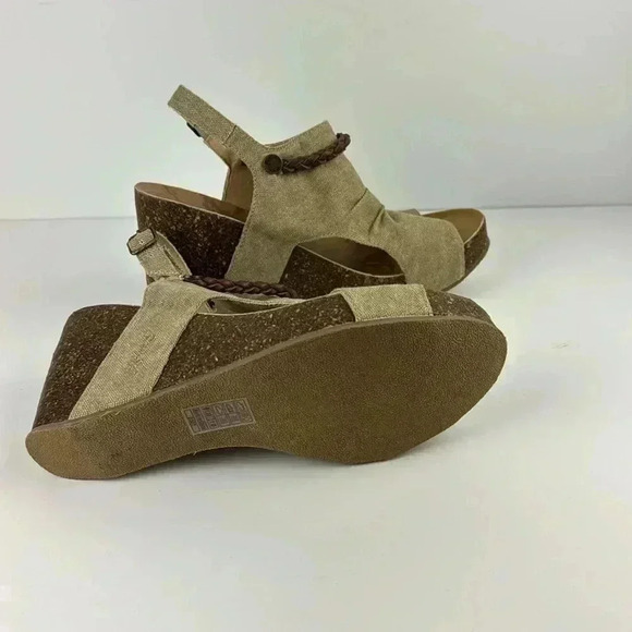 BLOWFISH NWOT SIZE 10 TAN DENIM FABRIC WITH BROWN LEATHER TRIM WEDGE - Picture 3 of 9